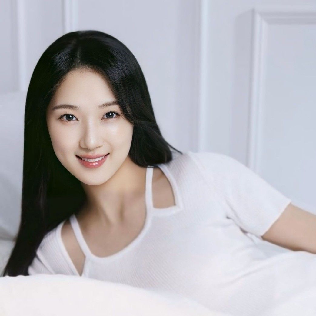 Behind-the-scenes cut of Kim Hyeyoon