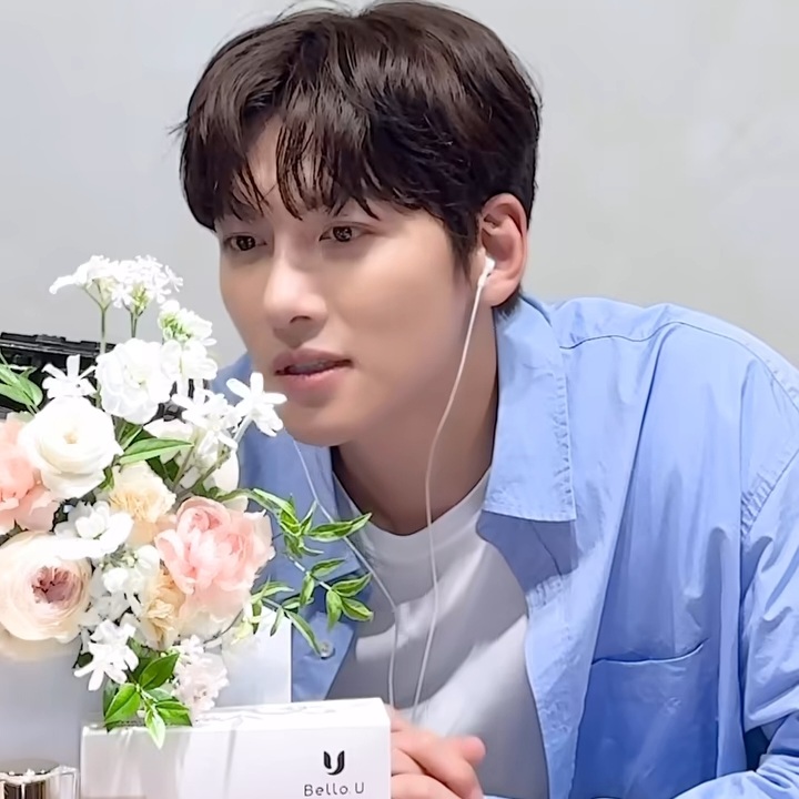 粉絲拍下的池昌旭瞬間