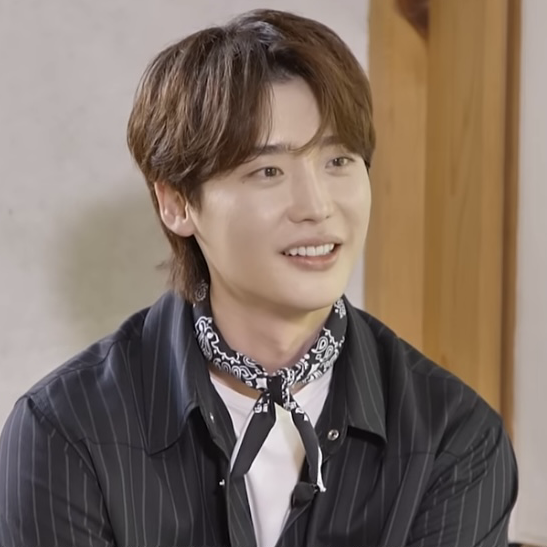 A moment captured by a fan of Lee Jongsuk