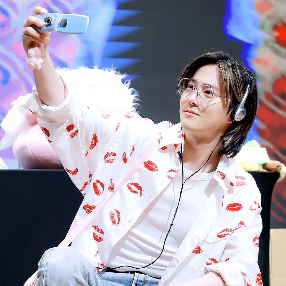 A moment captured by a fan of Suho