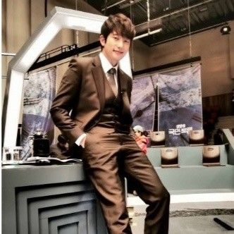 Behind-the-scenes cut of Park Sihoo