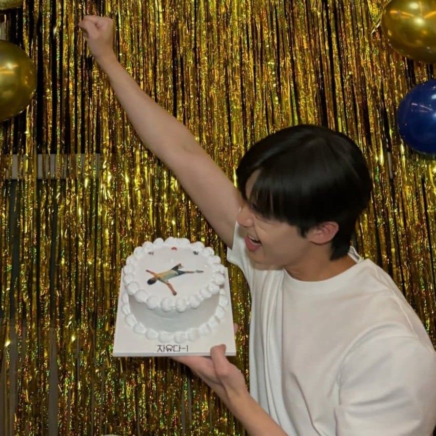 Behind-the-scenes cut of Park Seojoon