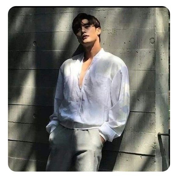 A moment captured by a fan of Sunghoon