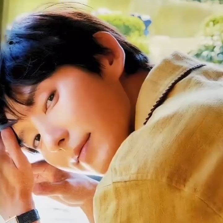 A moment captured by a fan of Lee Joongi