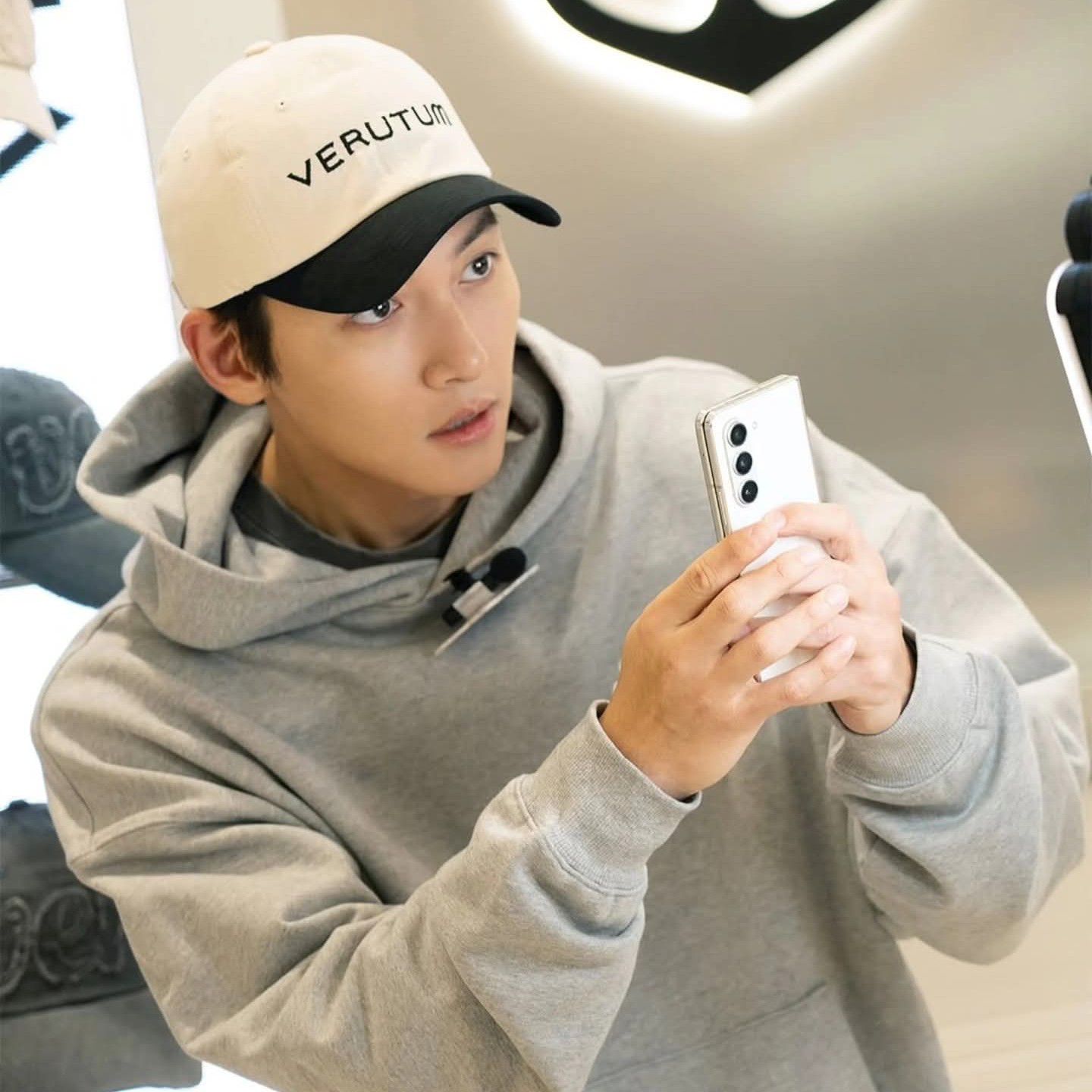 Behind-the-scenes cut of Ji Changwook