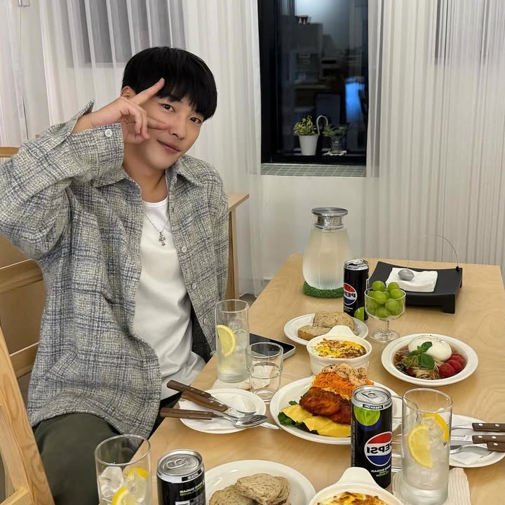 A moment captured by a fan of Woo Dohwan