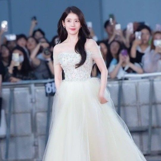 Foto kegiatan terbaru dari IU