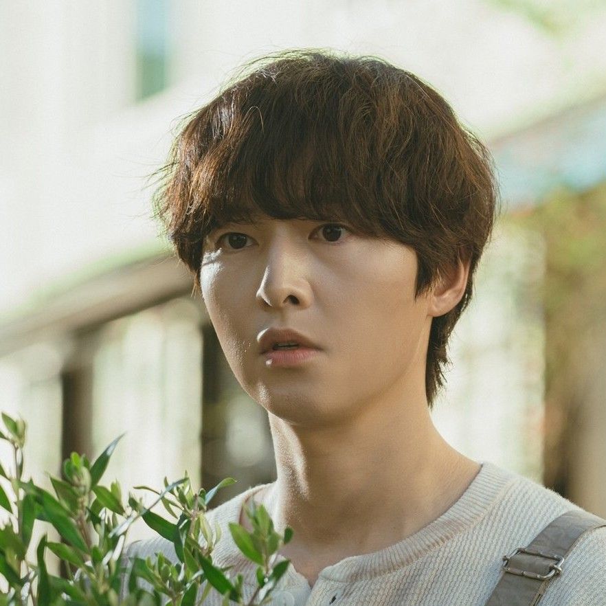 A moment captured by a fan of Song Joongki