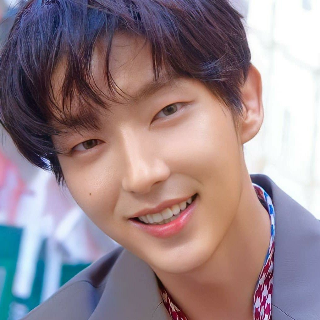 Behind-the-scenes cut of Lee Joongi