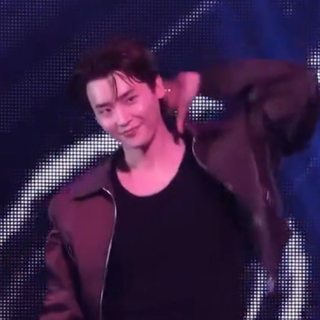 A moment captured by a fan of Lee Jongsuk