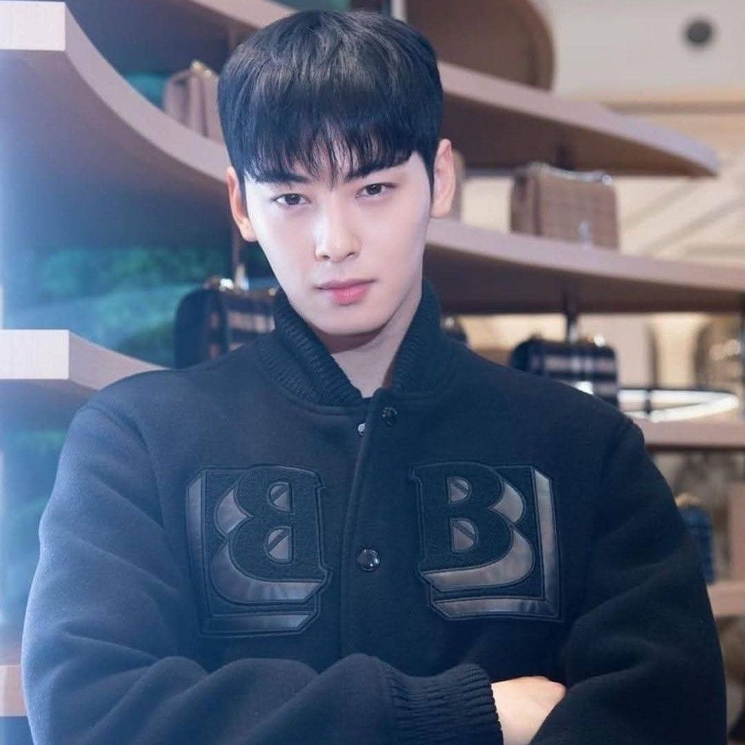 Behind-the-scenes cut of Cha Eunwoo