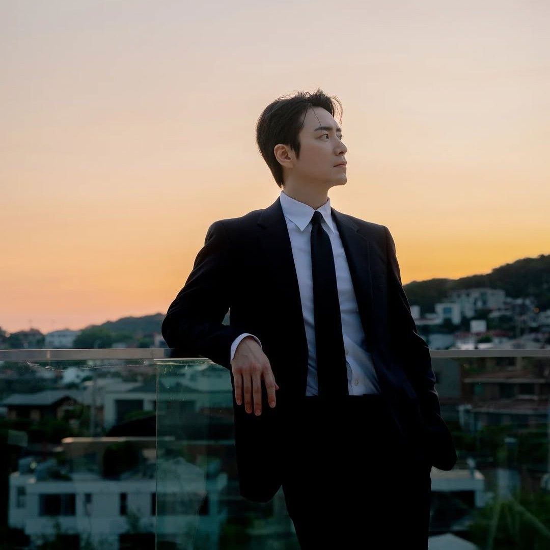 A moment captured by a fan of Lee Joonhyuk