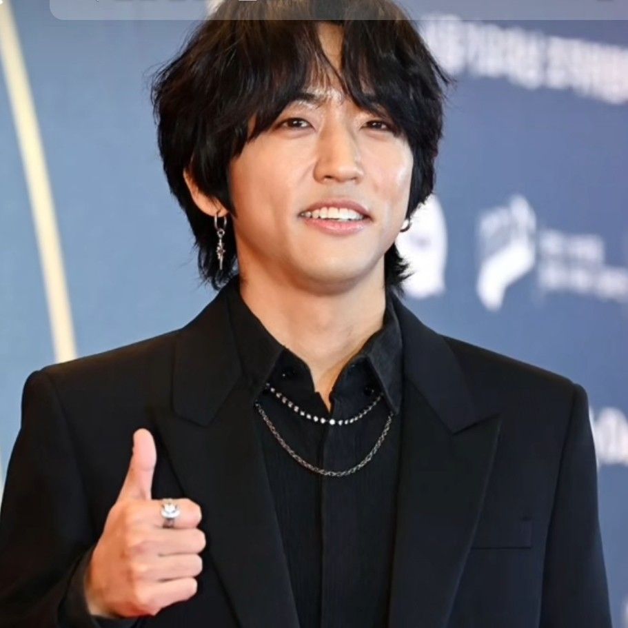 Recent activity shot of Lee Seungyoon