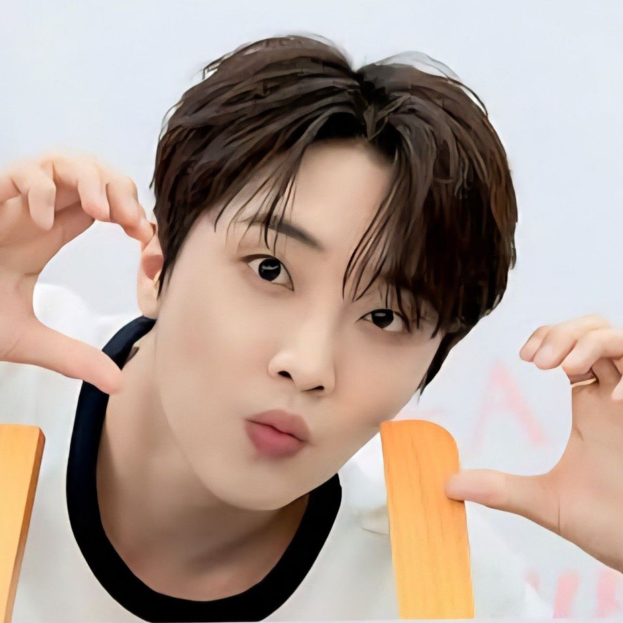 Behind-the-scenes cut of Hwang Yunsung