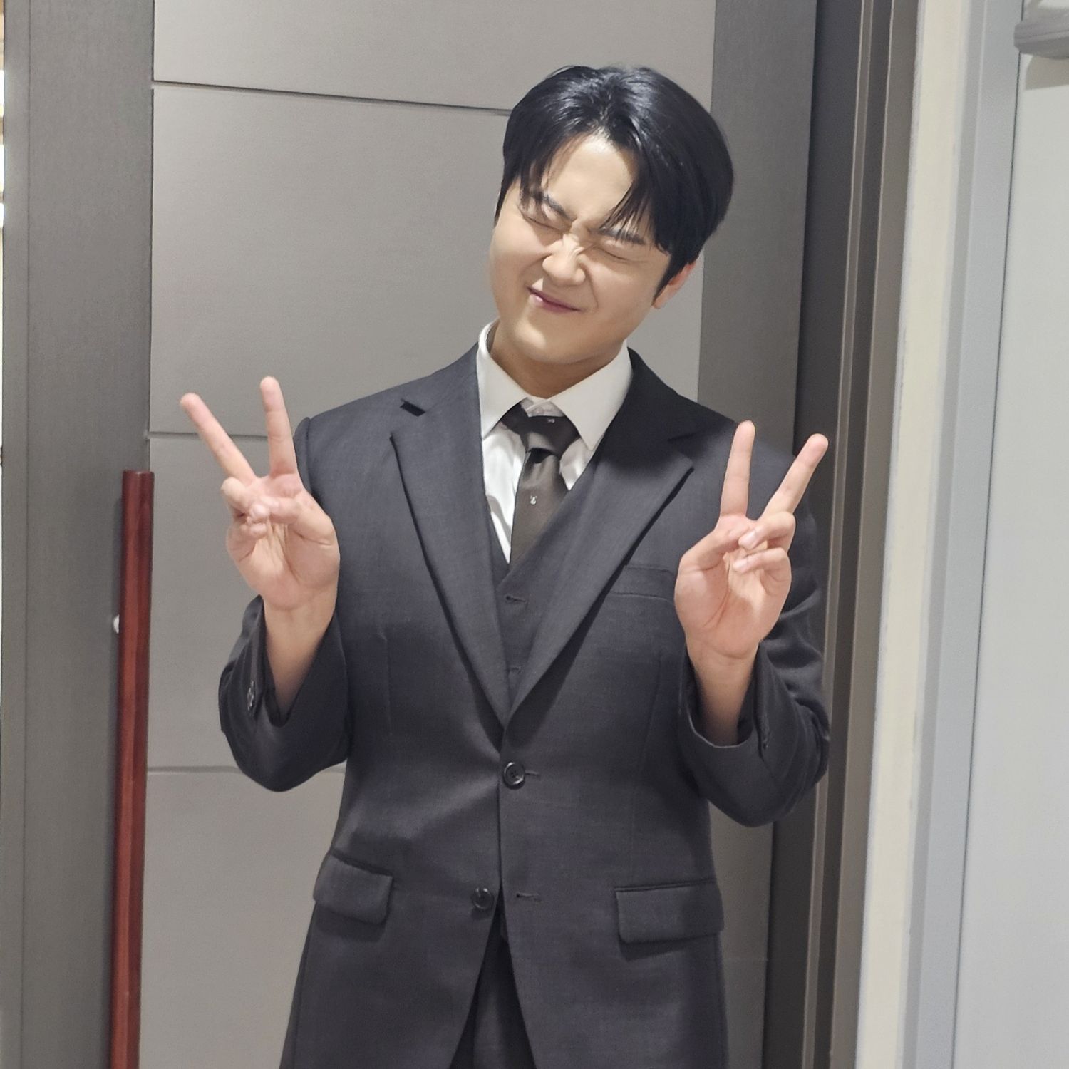 Behind-the-scenes cut of Park Minsu