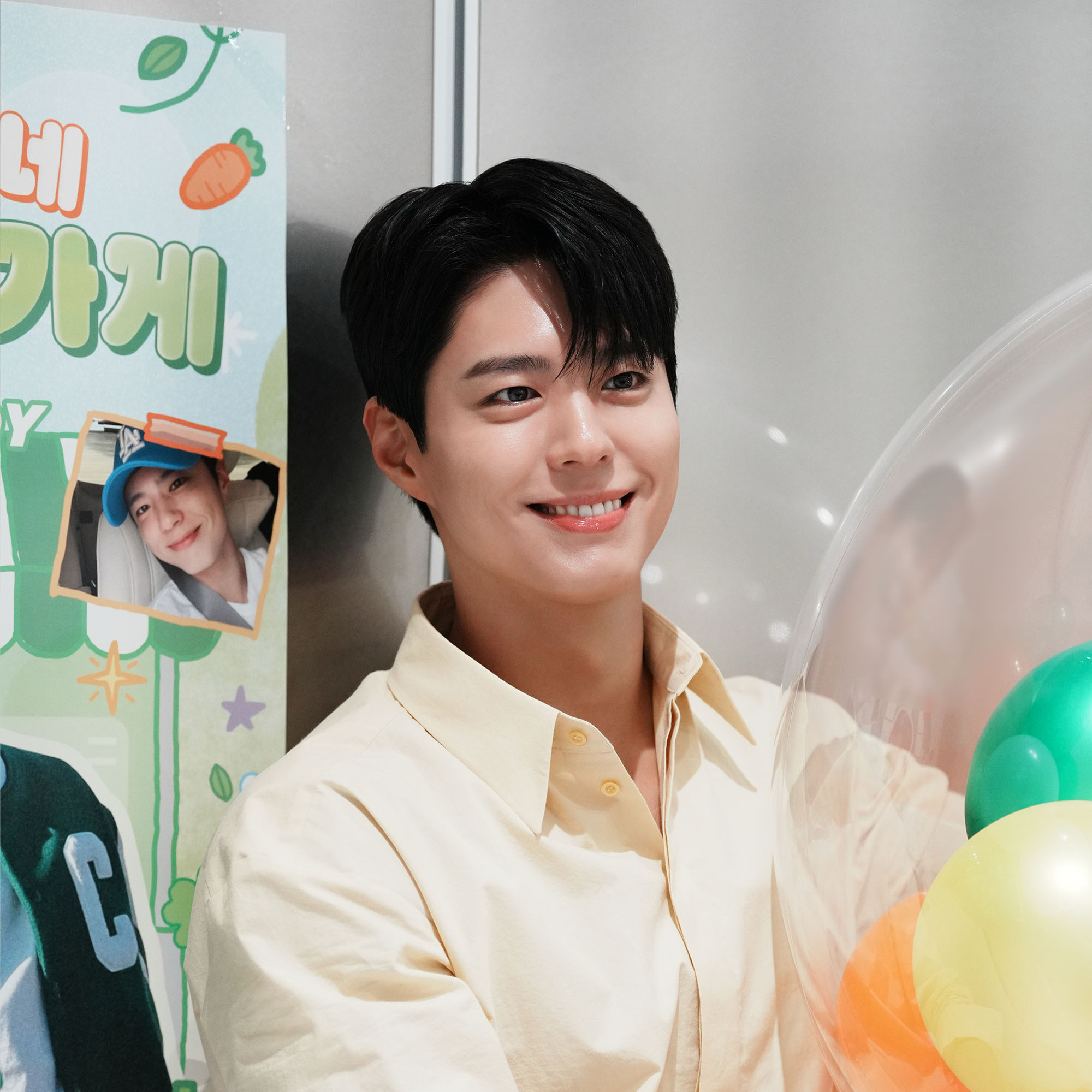 A moment captured by a fan of Park Bogum