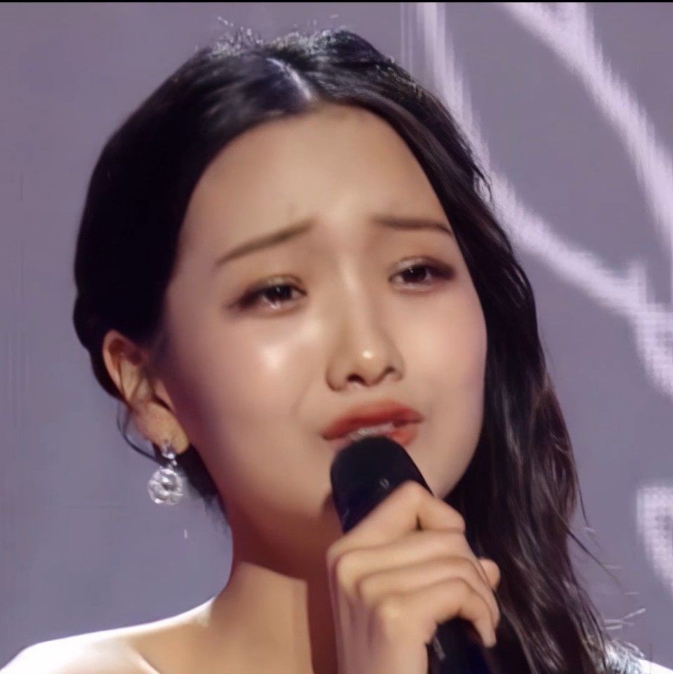Recent activity shot of Kim Soyeon (2004)