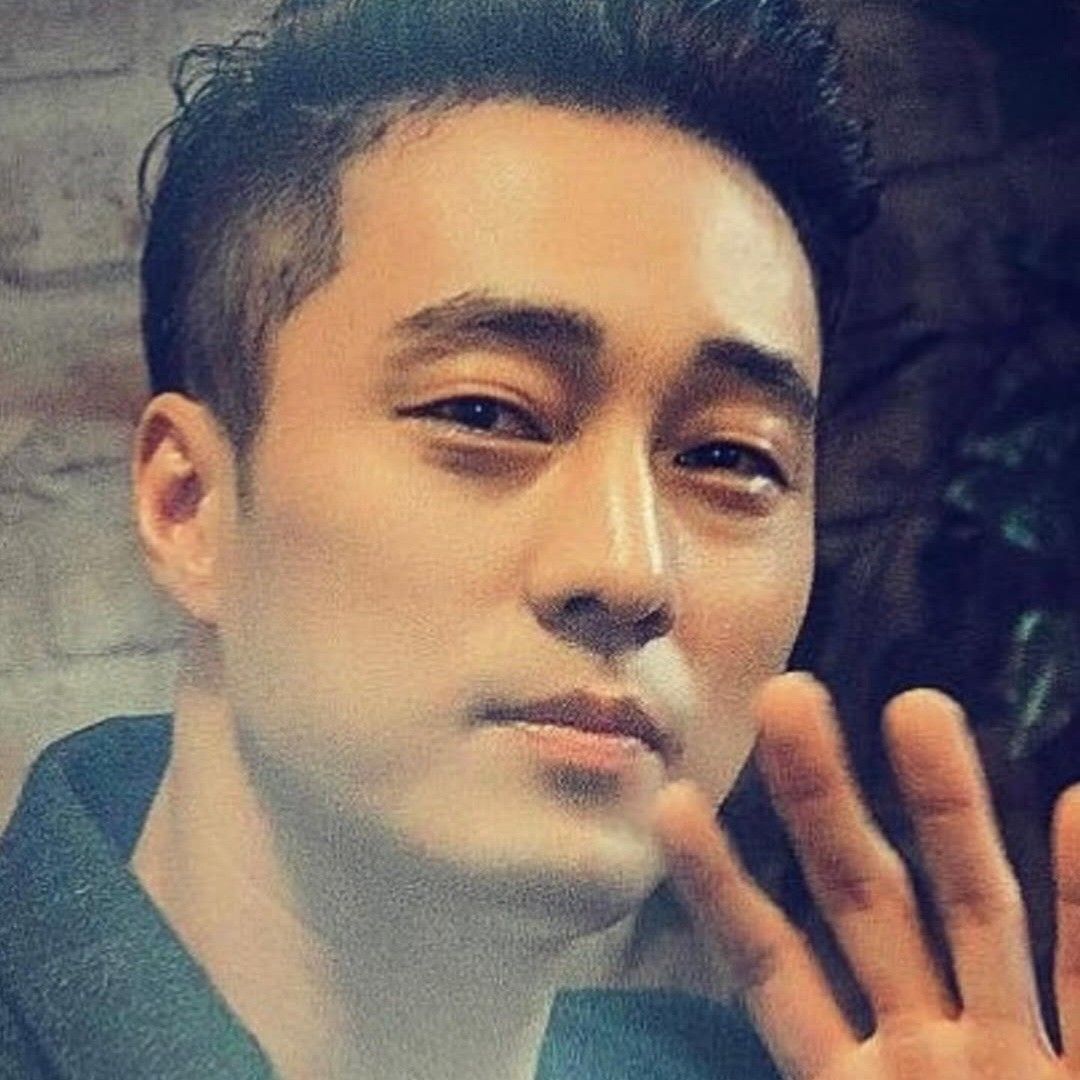 Behind-the-scenes cut of So Jisub