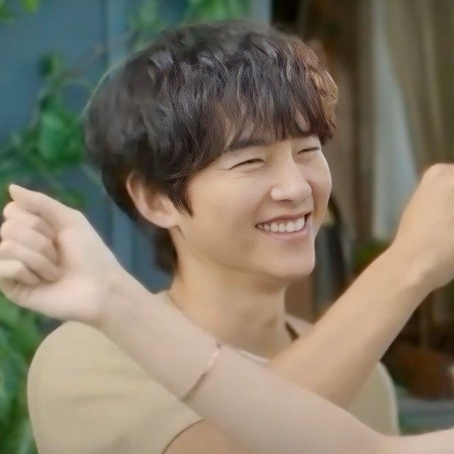 Recent activity shot of Song Joongki