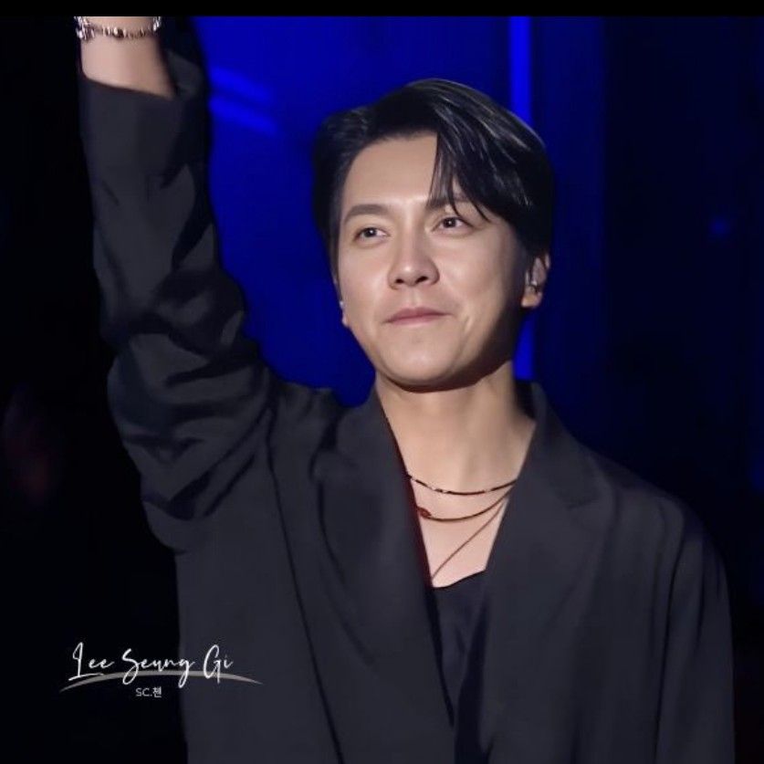 Behind-the-scenes cut of Lee Seunggi