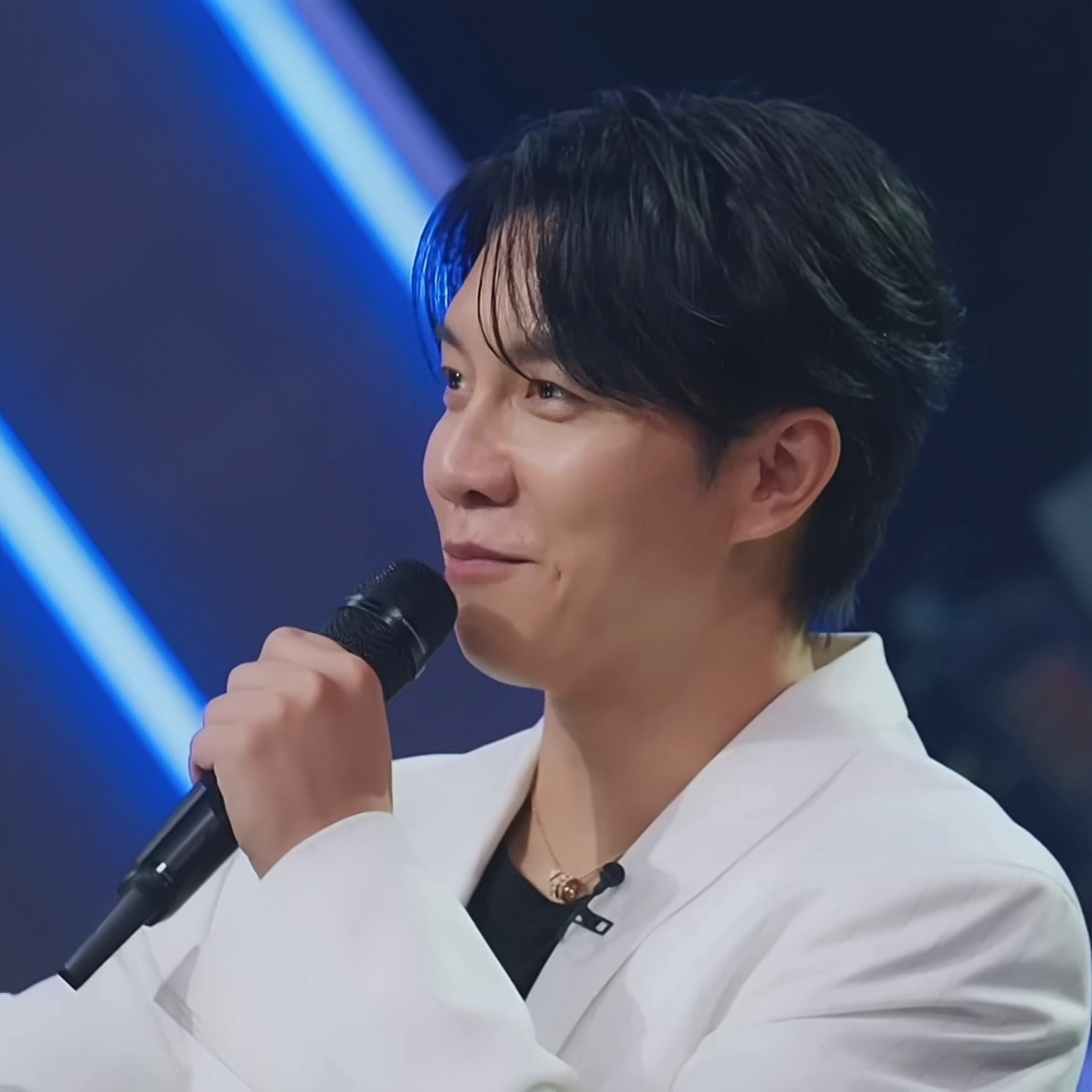 Foto terbaru dari Lee Seunggi