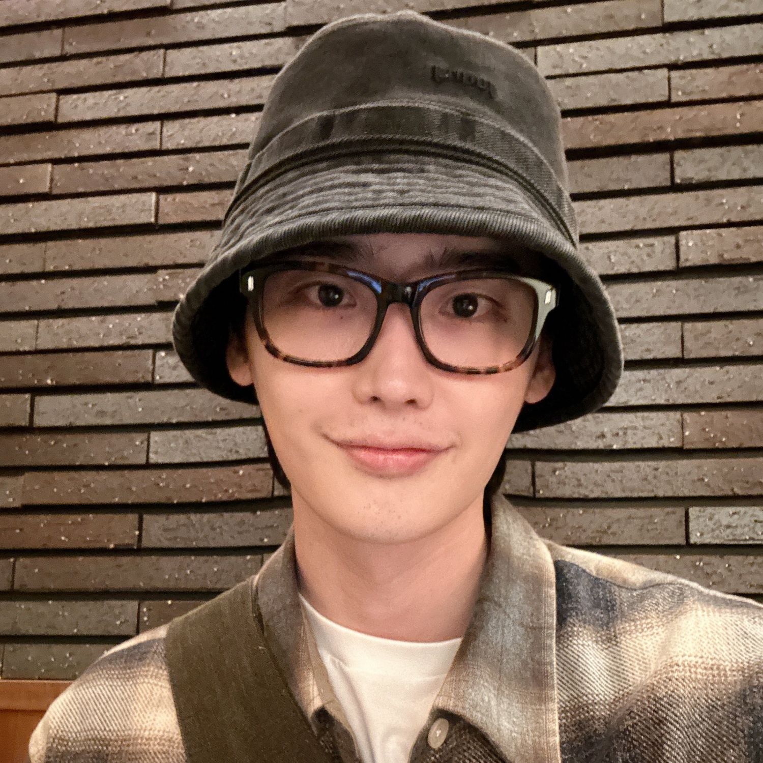 Behind-the-scenes cut of Lee Jongsuk