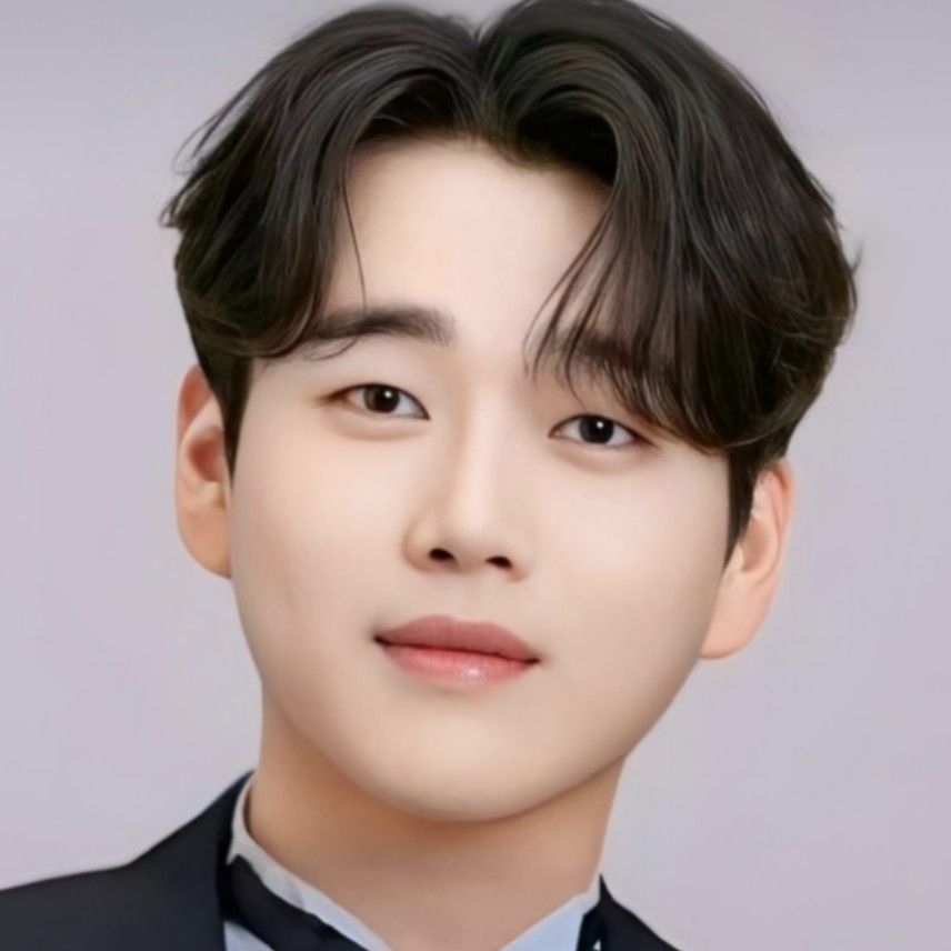 Latest photo of Hwang Youngwoong