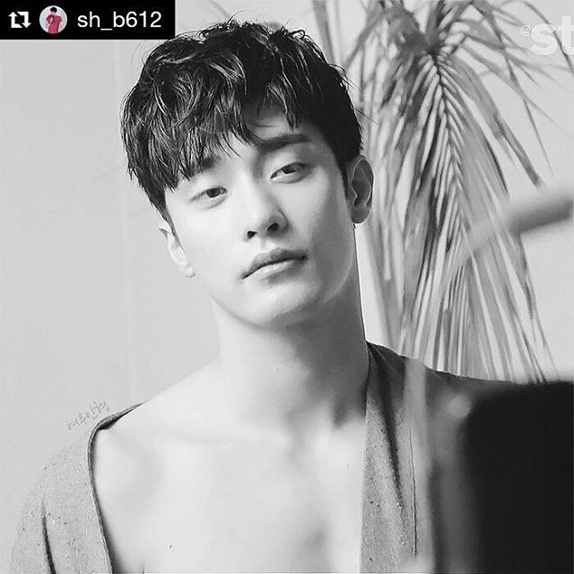 Latest photo of Sunghoon