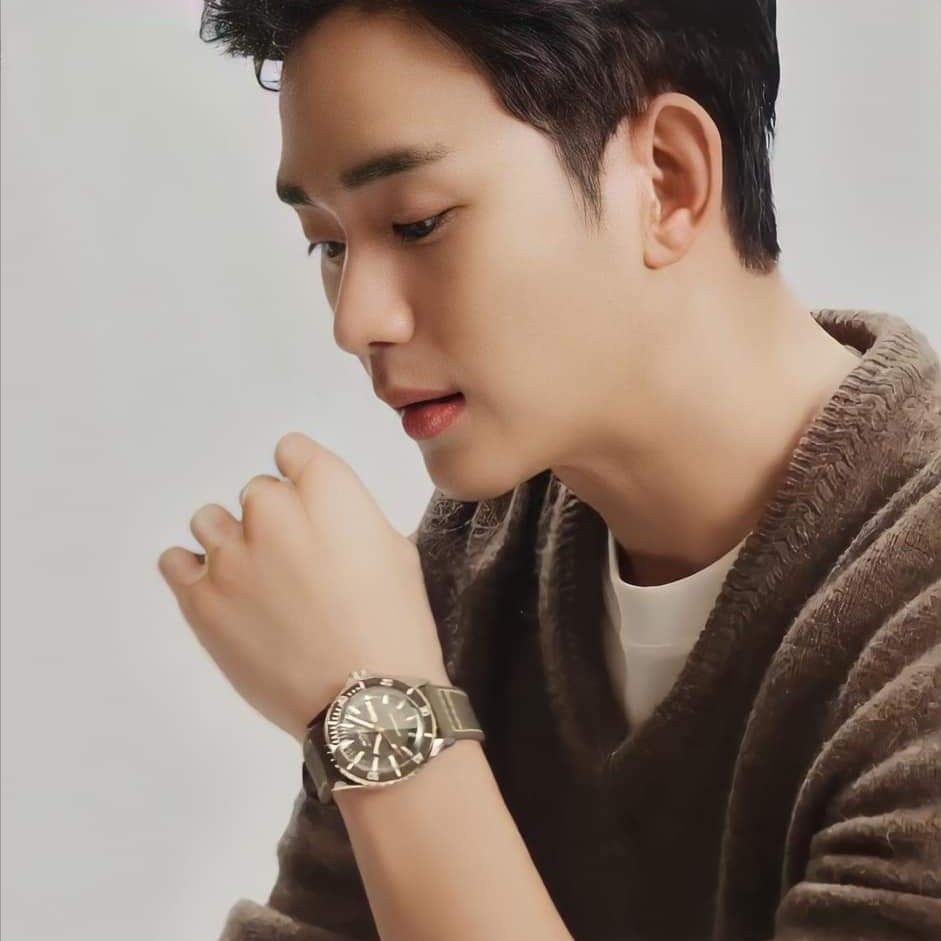 粉絲拍下的金秀賢瞬間