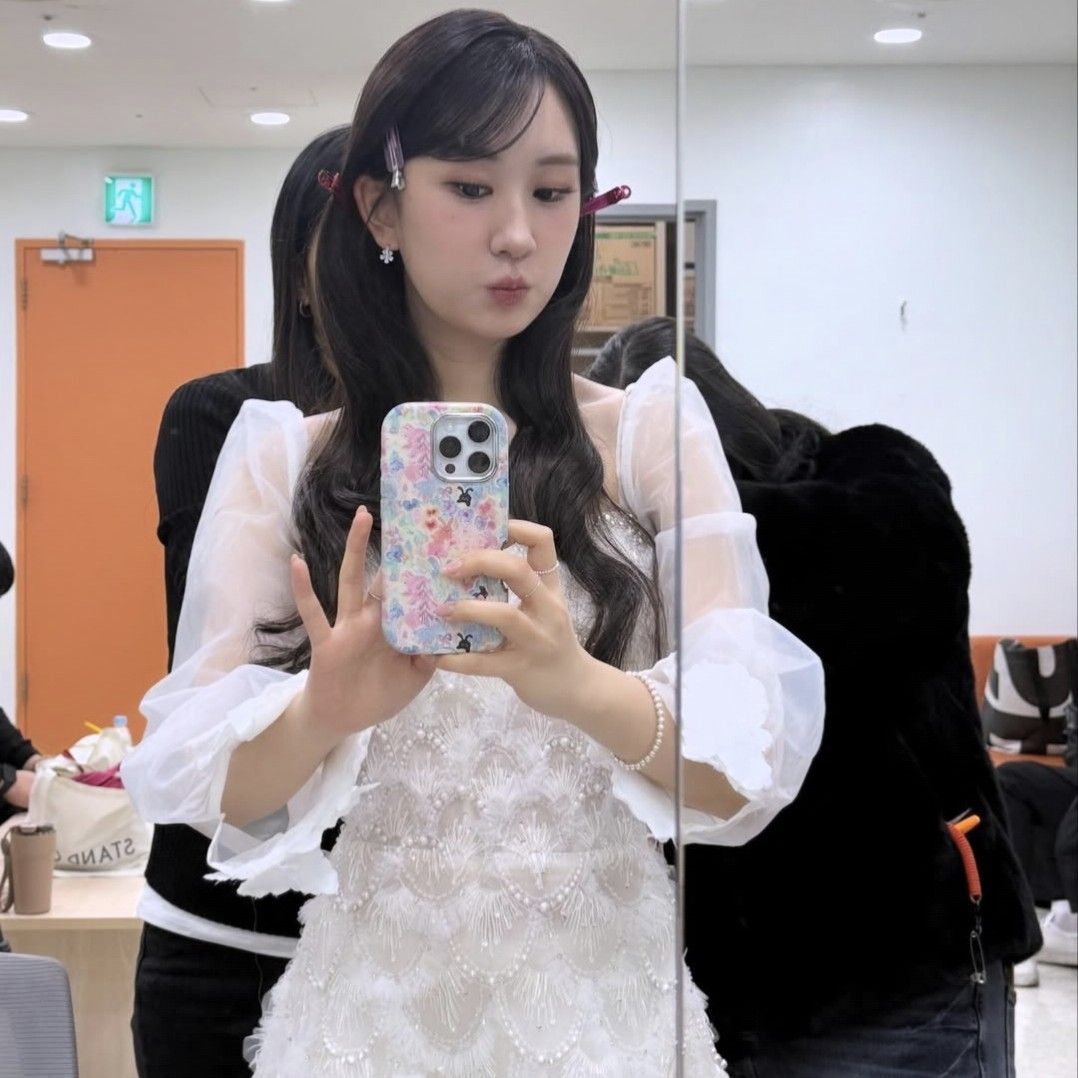 Cuplikan di balik layar dari Jeon Yujin