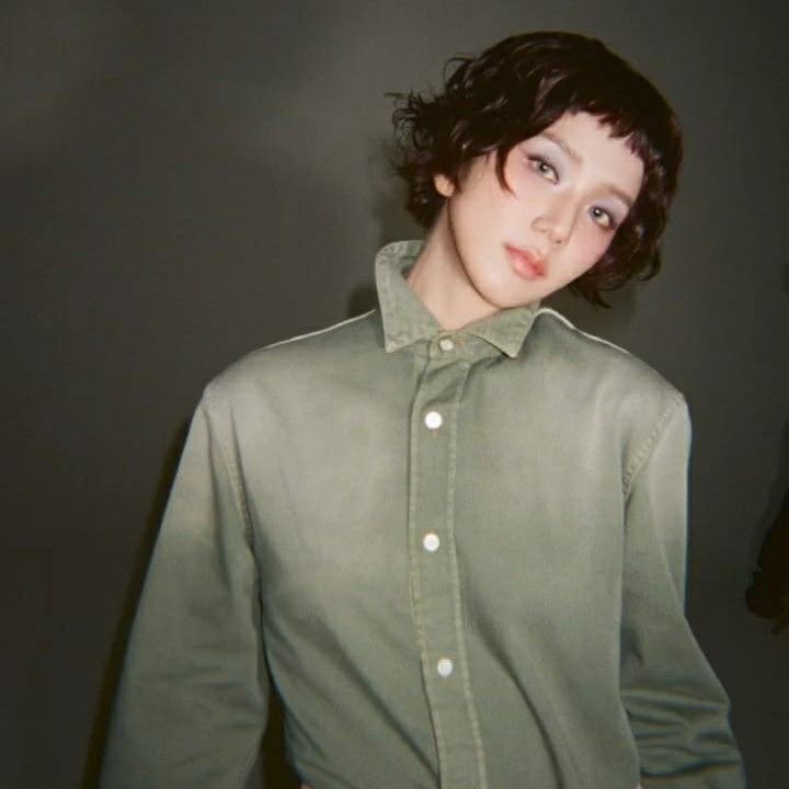 Behind-the-scenes cut of Jisoo (1995)