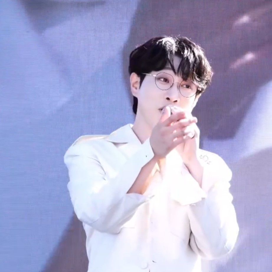 Behind-the-scenes cut of An Sunghoon