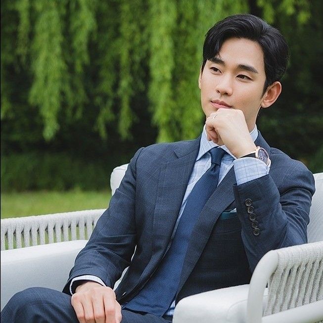 Foto kegiatan terbaru dari Kim Soohyun