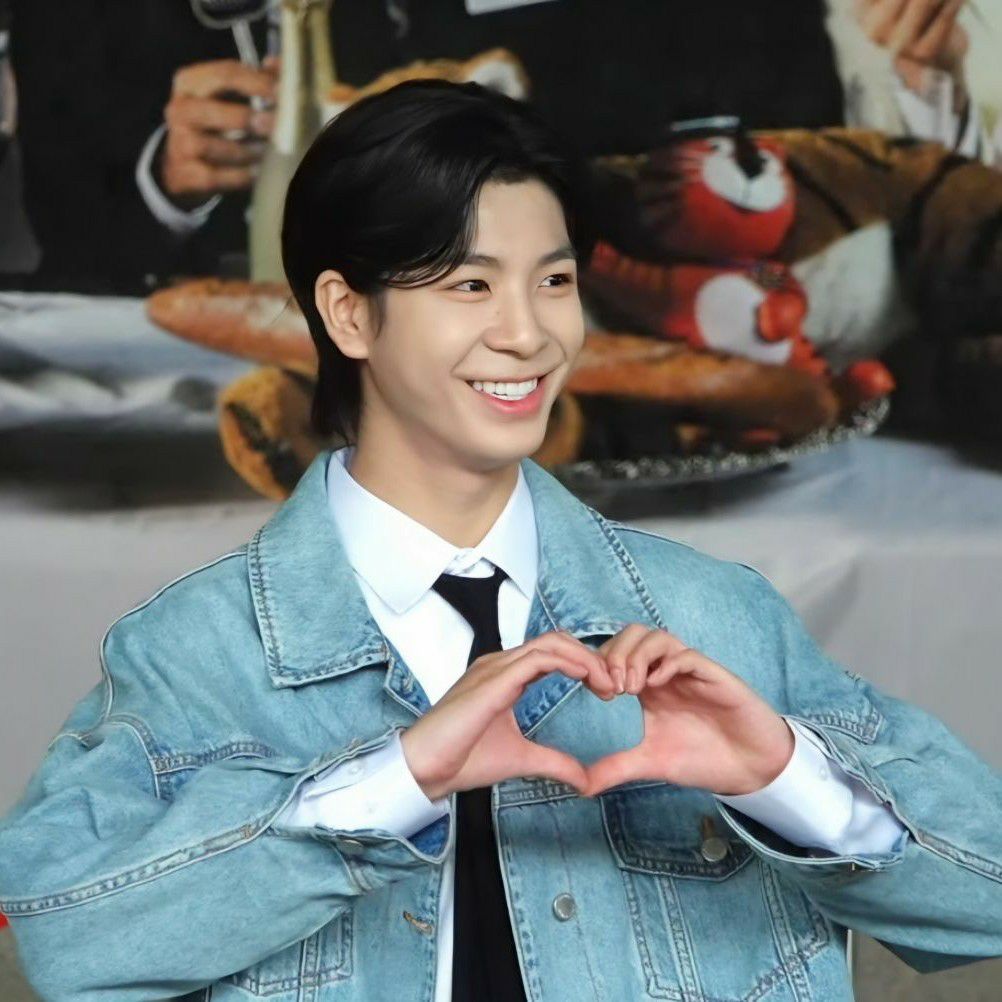Behind-the-scenes cut of Jeong Dongwon