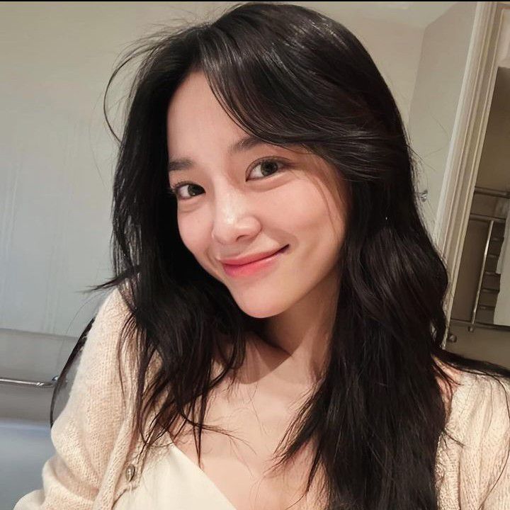 Behind-the-scenes cut of Kim Sejeong