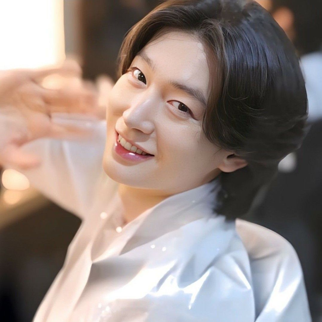 Behind-the-scenes cut of Kim Yongbin