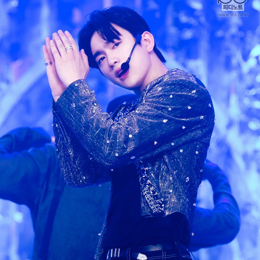 A moment captured by a fan of Park Jinyoung