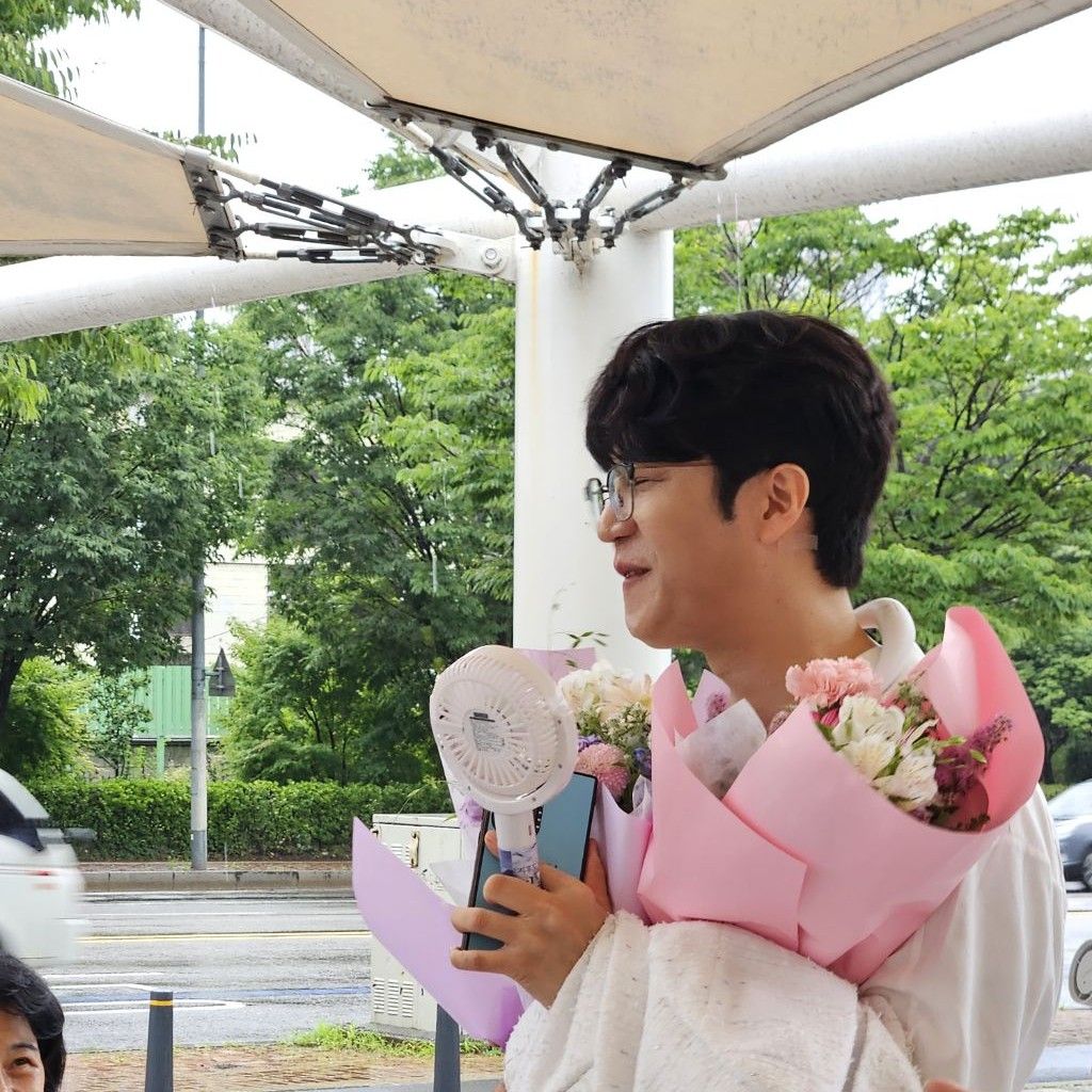 Behind-the-scenes cut of Park Jihoo (Mr. Trot 3)