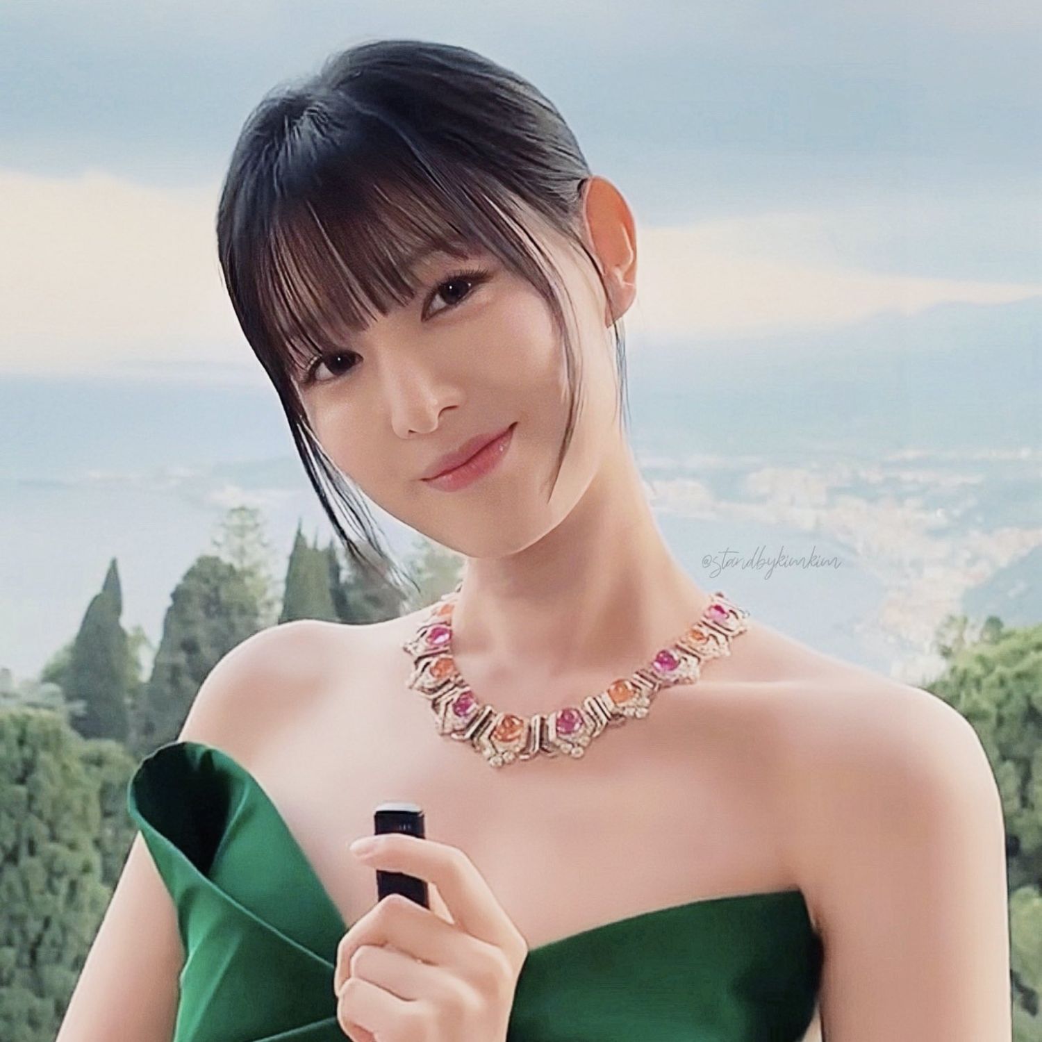 Behind-the-scenes cut of Kim Jiwon