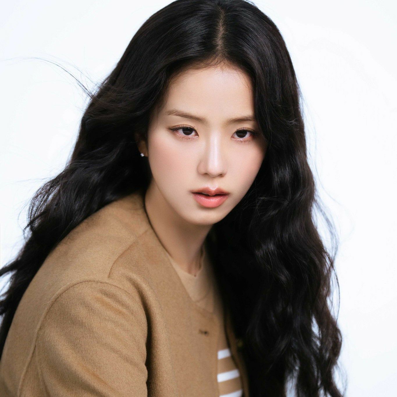 Recent activity shot of Jisoo (1995)