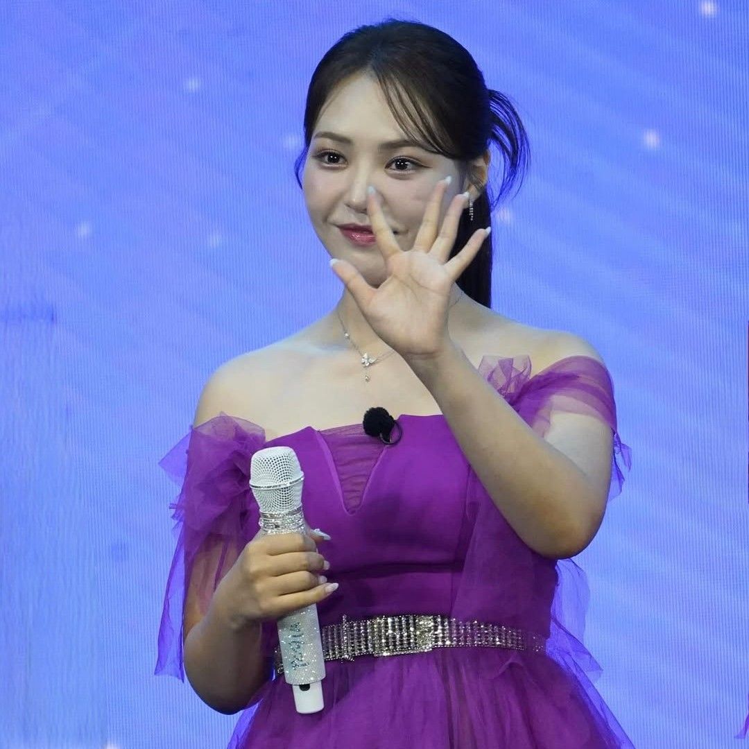 Behind-the-scenes cut of Miss Kim