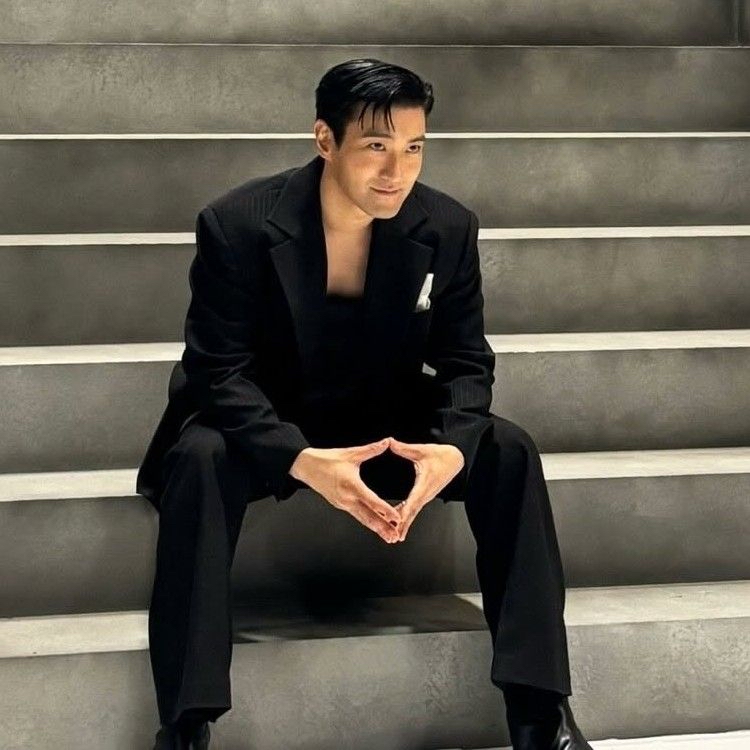 Latest photo of Choi Siwon