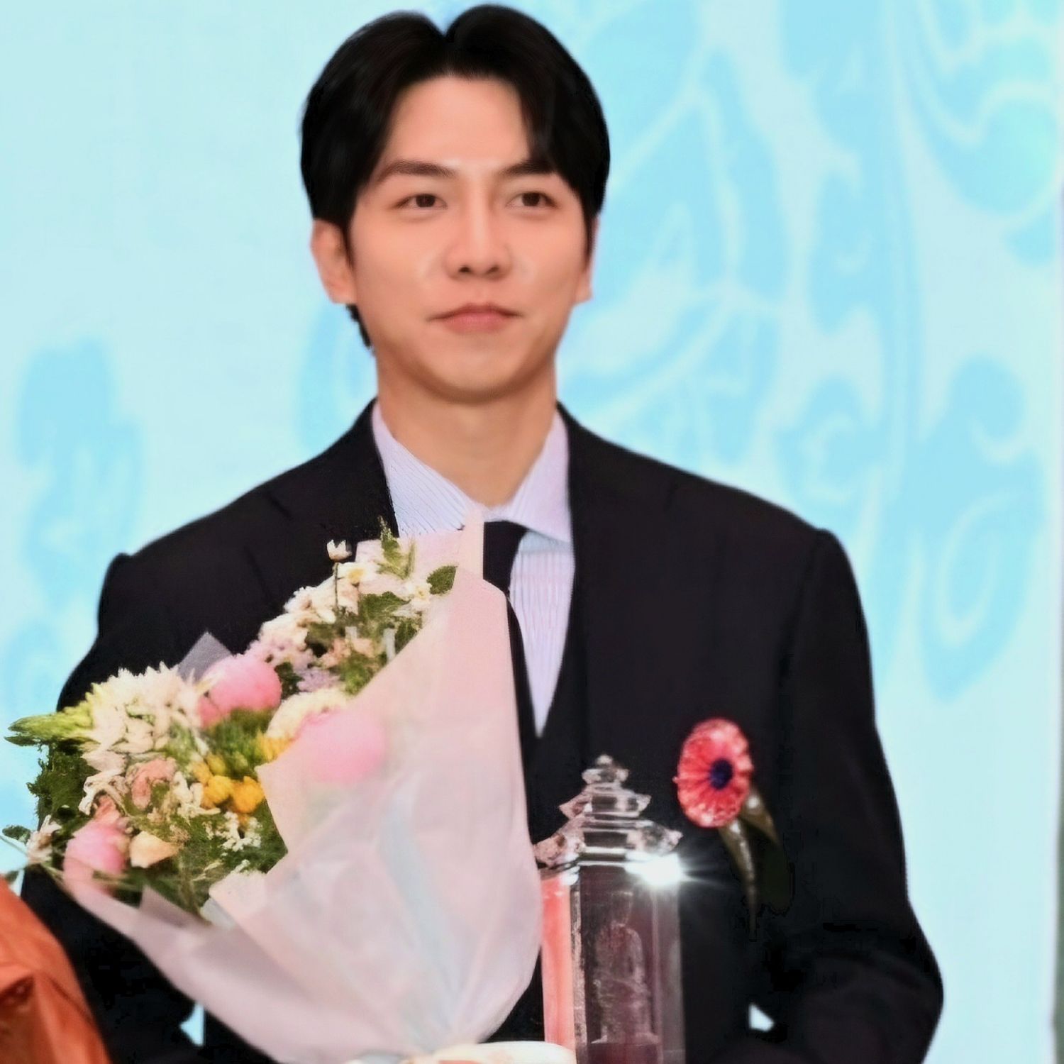 Behind-the-scenes cut of Lee Seunggi