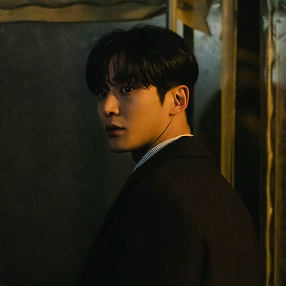 Behind-the-scenes cut of Rowoon