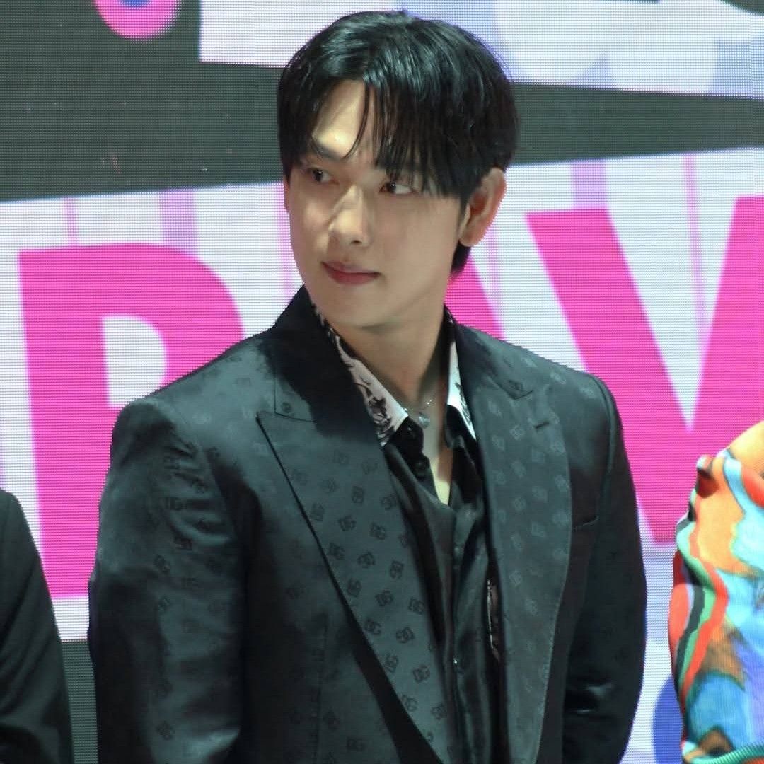 A moment captured by a fan of Lim Siwan
