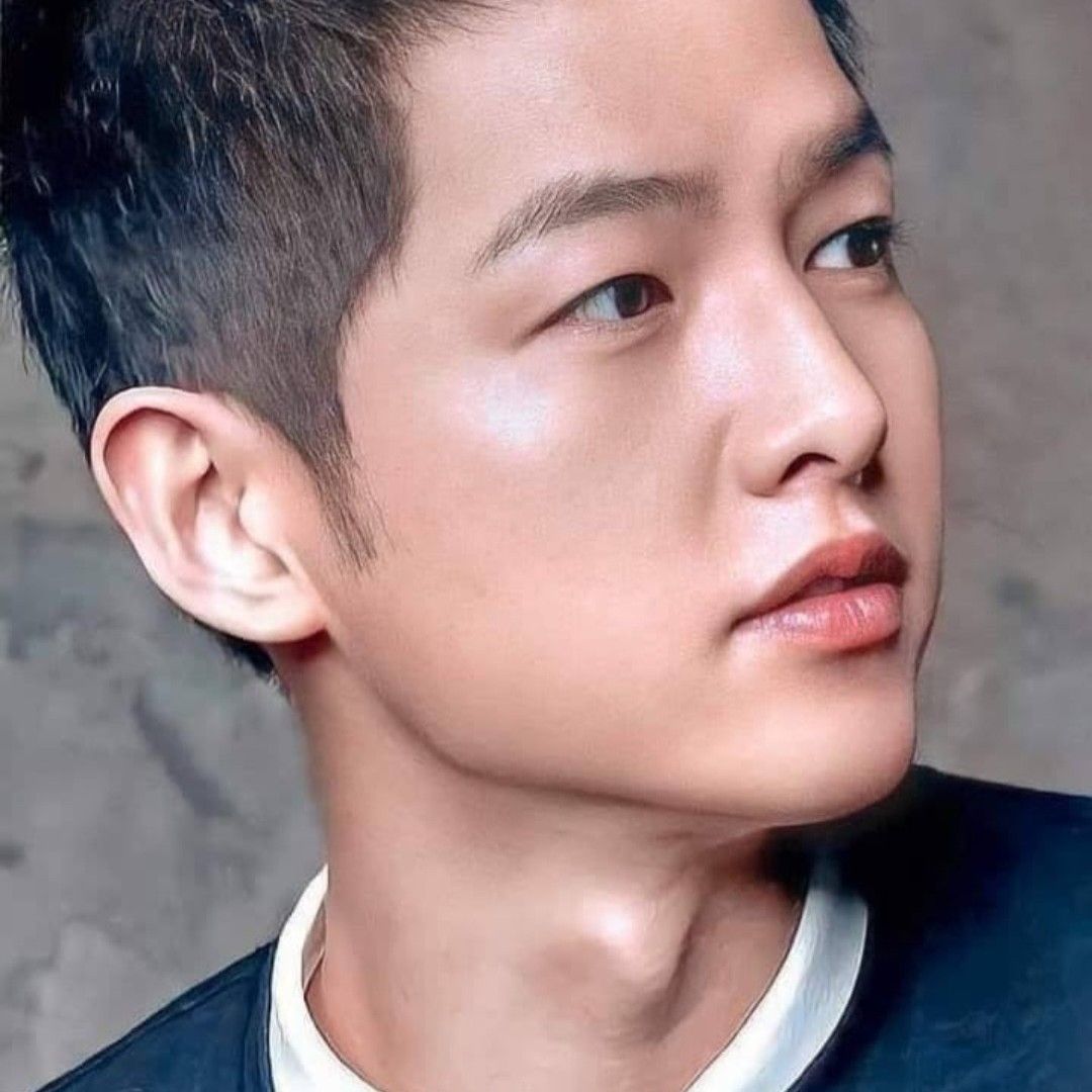 Recent activity shot of Song Joongki