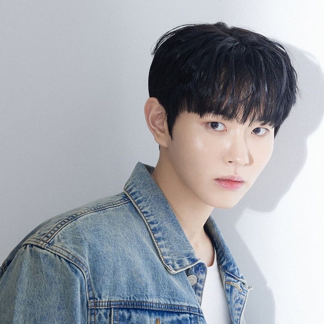 Recent activity shot of Lee Byeongchan