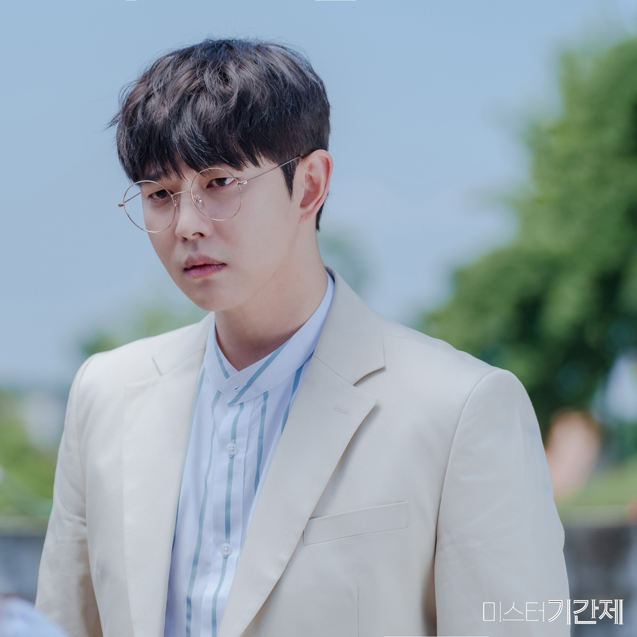 A moment captured by a fan of Yoon Kyunsang