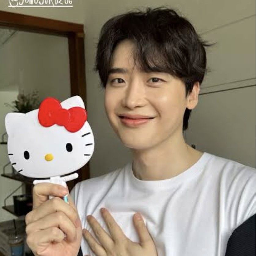 A moment captured by a fan of Lee Jongsuk