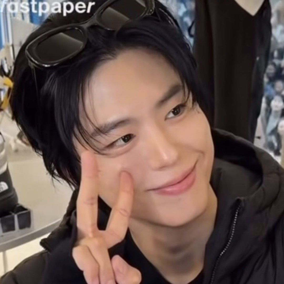 Behind-the-scenes cut of Park Bogum